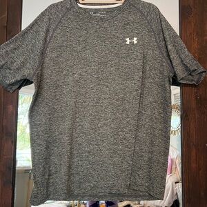 Under Armour Men's Charcoal Heather Tee in excellent condition